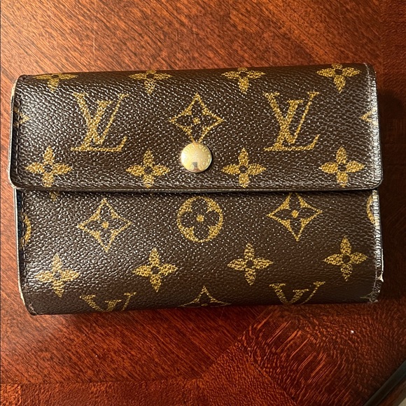 Louis Vuitton Brown Monogram Wallet
Good used condition. Lots of use left - Picture 1 of 16